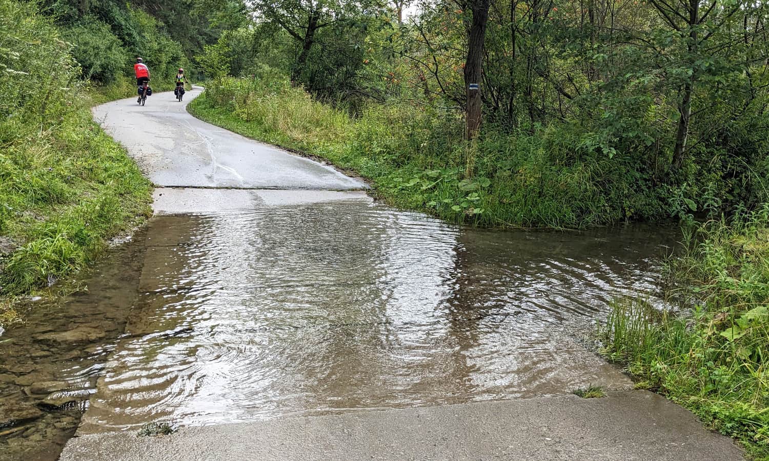 Caution: ford in Harklowa! Velo Dunajec: section from Nowy Targ to Lake Czorsztyn