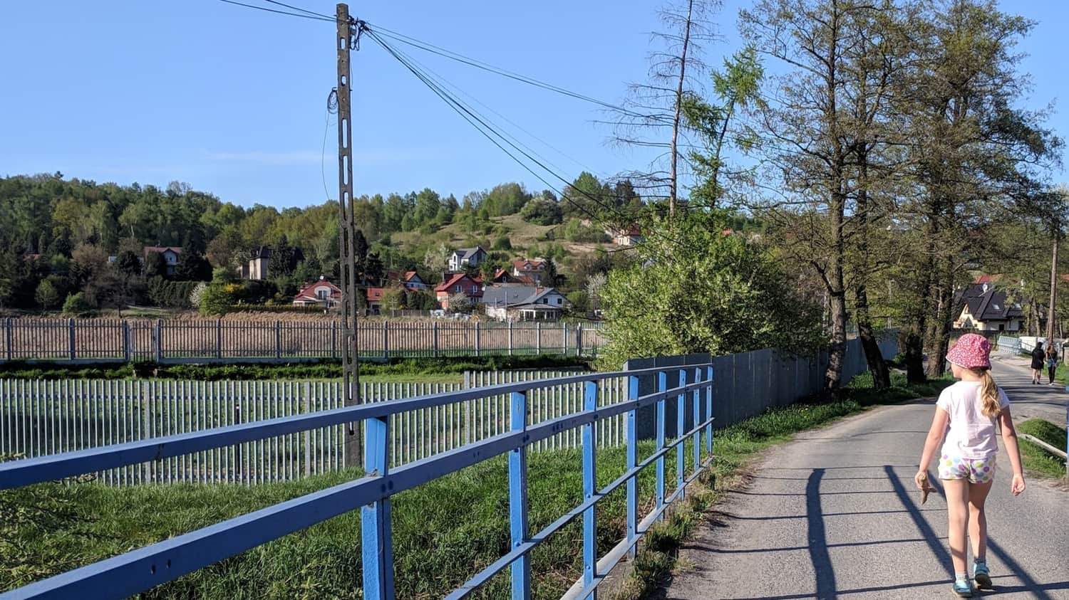 Ulica Trzech Stawów - dojście z przystanku Szczyglice-Podkamycze