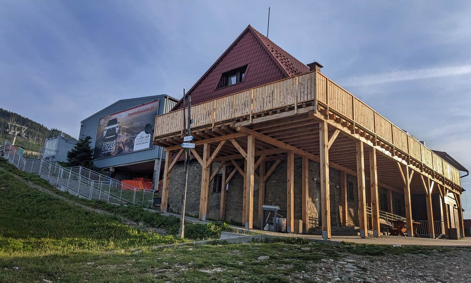 Polana Jaworzyna - stacja przesiadkowa kolejki krzesełkowej