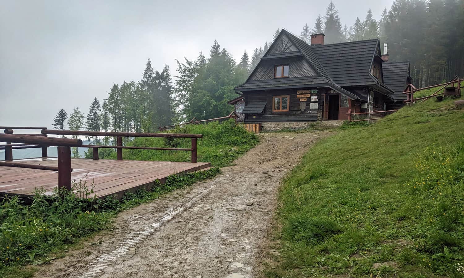 Schronisko PTTK na Hali Krupowej im. K. Sosnowskiego, 1152 m n.p.m.
