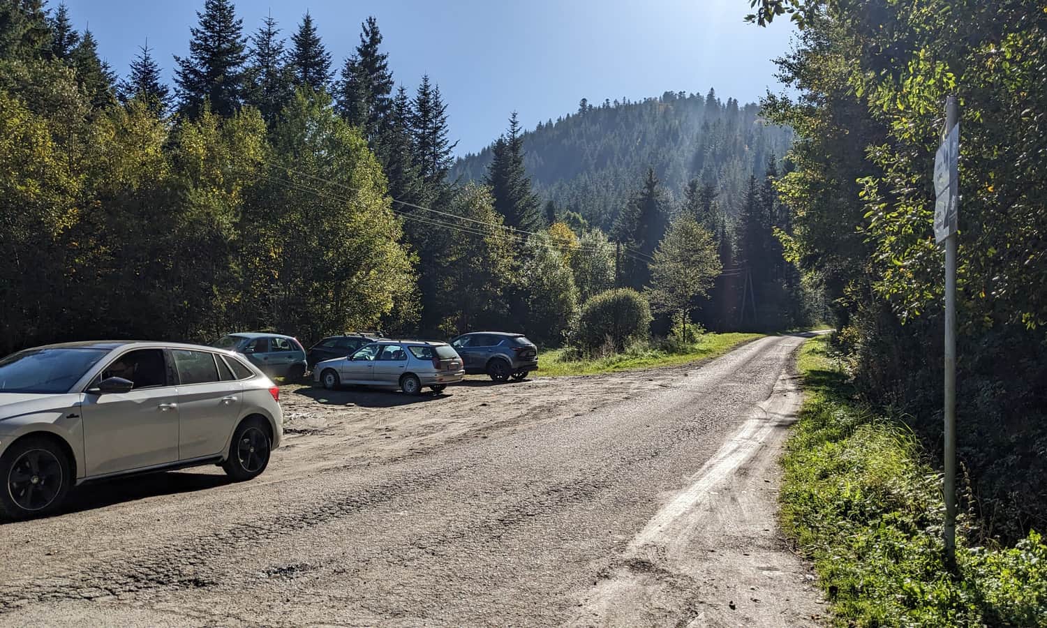 Konina Halamy - parking przy czarnym szlaku