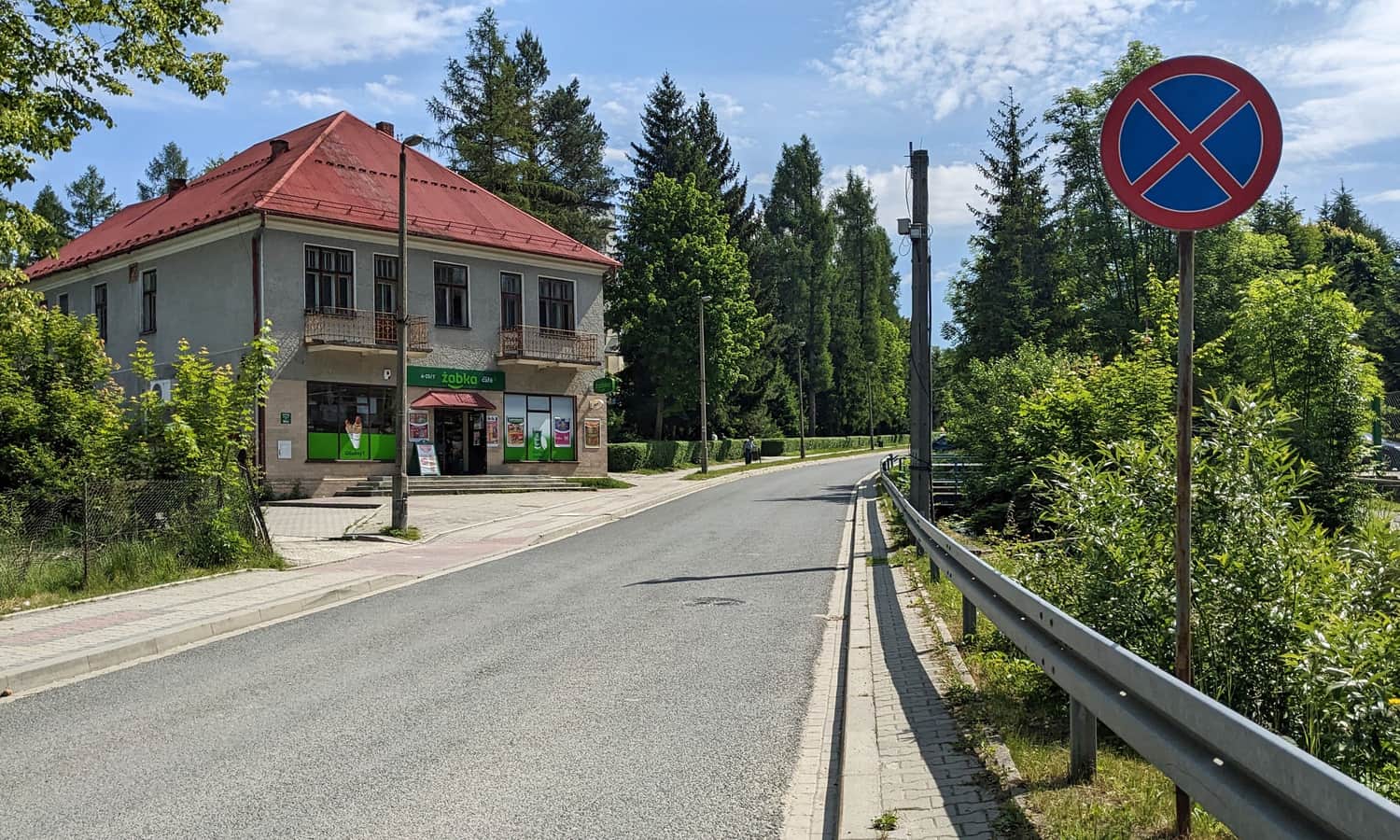 Niebieski szlak z Rabki-Zdroju do wieży widokowej na Polczakówce - ul. Słoneczna