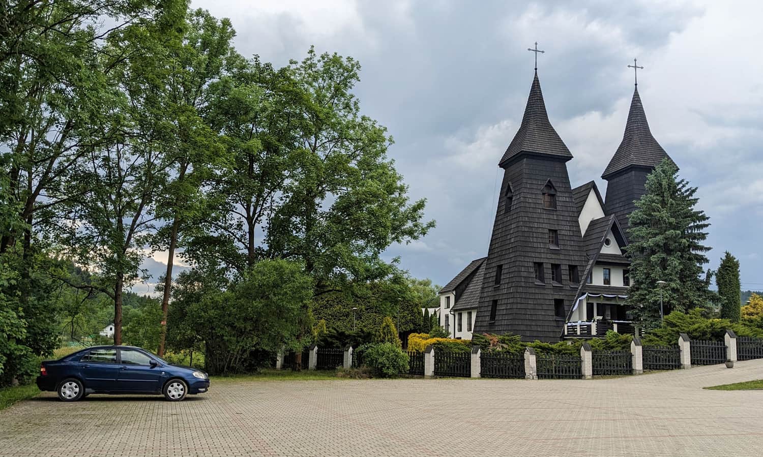 Kościół i bezpłatny parking w Rabce Zaryte