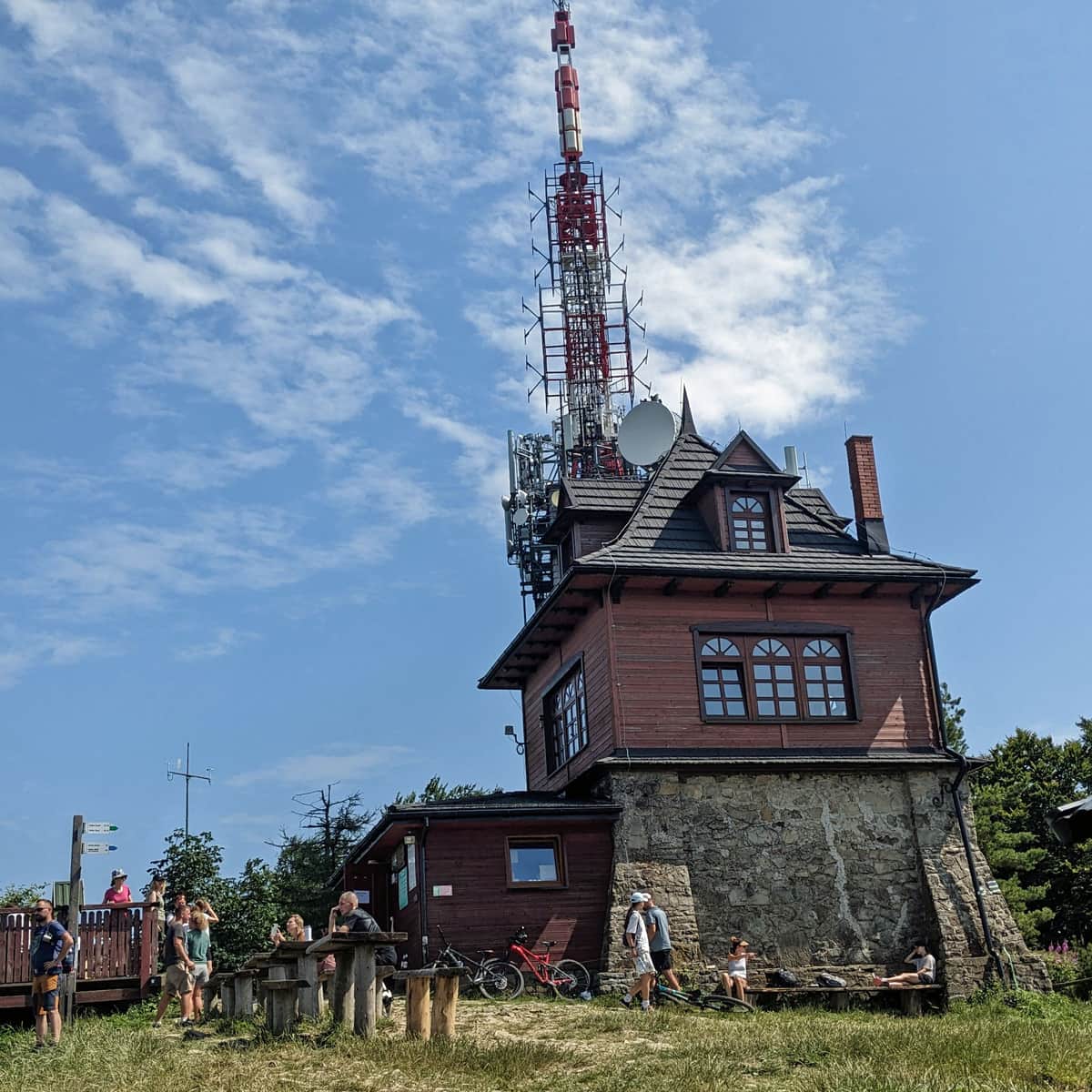 Luboń Wielki - szlaki, schronisko i ciekawostki