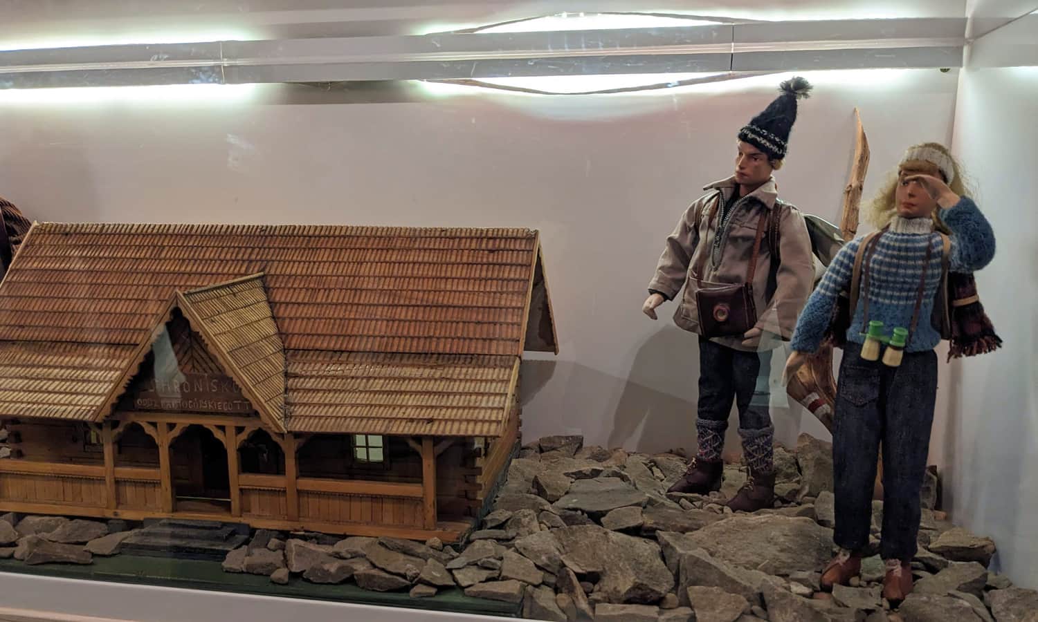Model pierwszego schroniska na Markowych Szczawinach, tzw. 