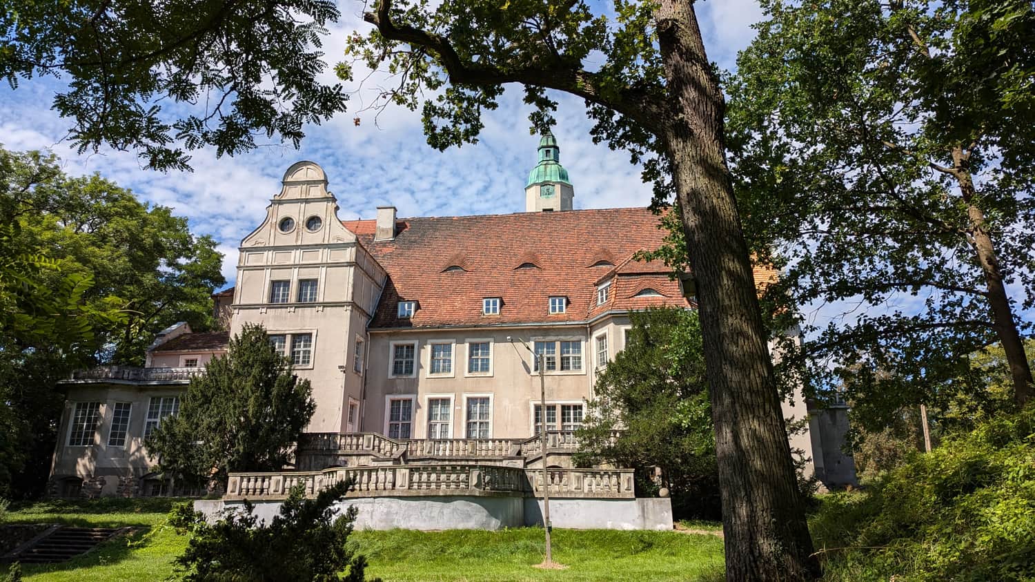 Nowy Zamek w Płotach - tarasy widoczne od strony parku