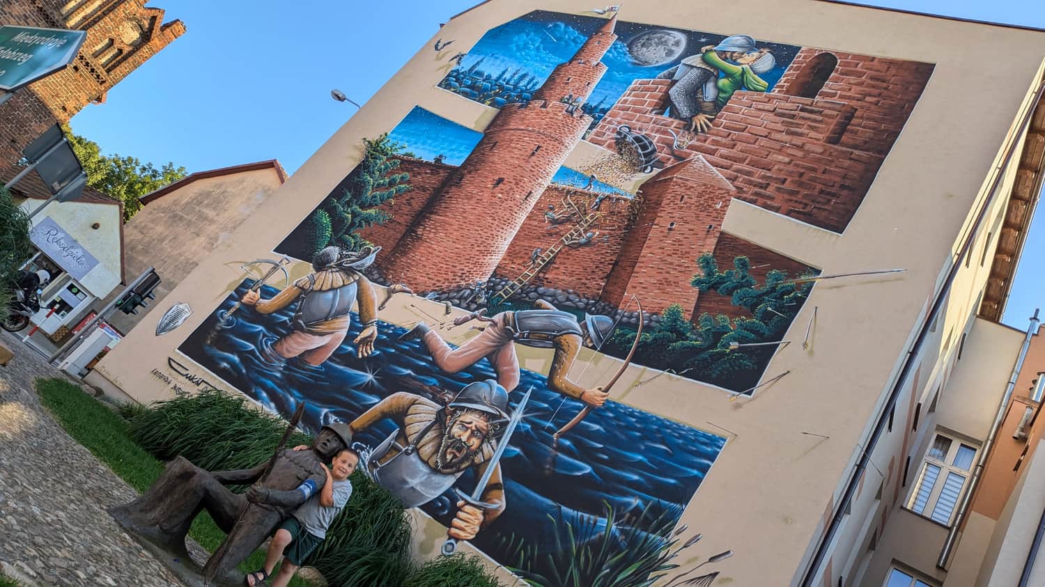 Mural na budynku przy ul. Wojska Polskiego 33 w Trzebiatowie przedstawiający legendę o Baszcie Kaszanie