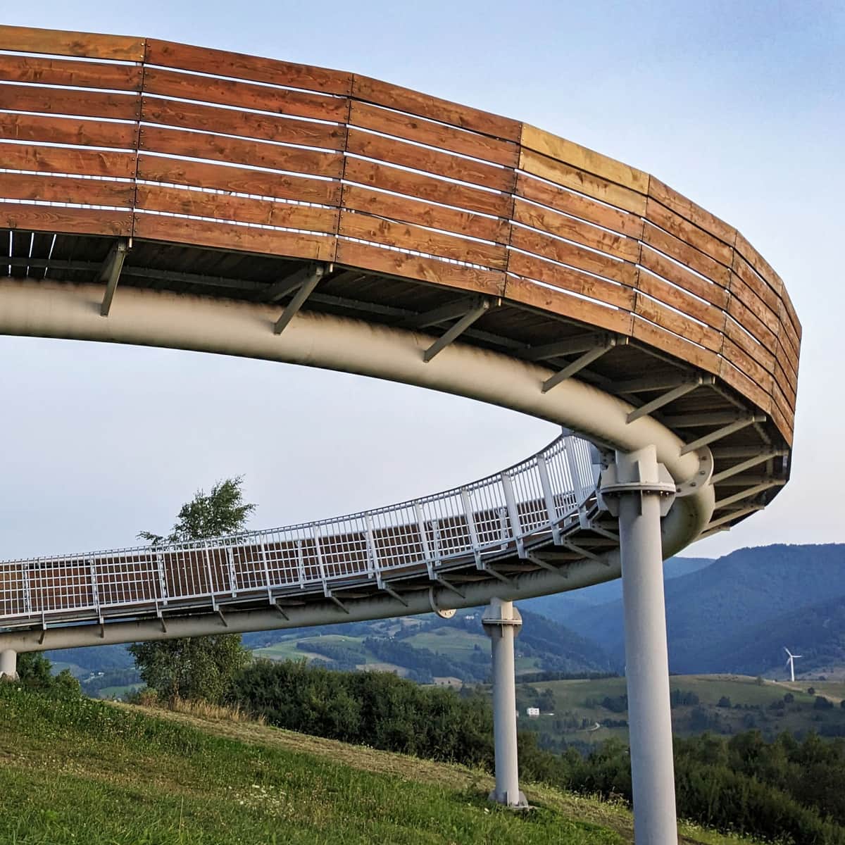 Ślimak w Woli Kroguleckiej: niezwykły punkt widokowy w Beskidzie Sądeckim