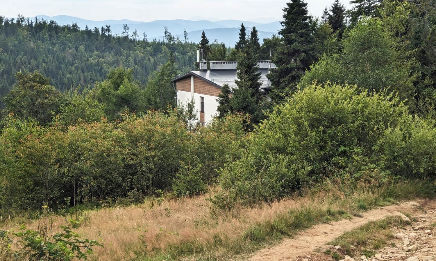 Schronisko PTTK na Przysłopie pod Baranią Górą - widok na południe