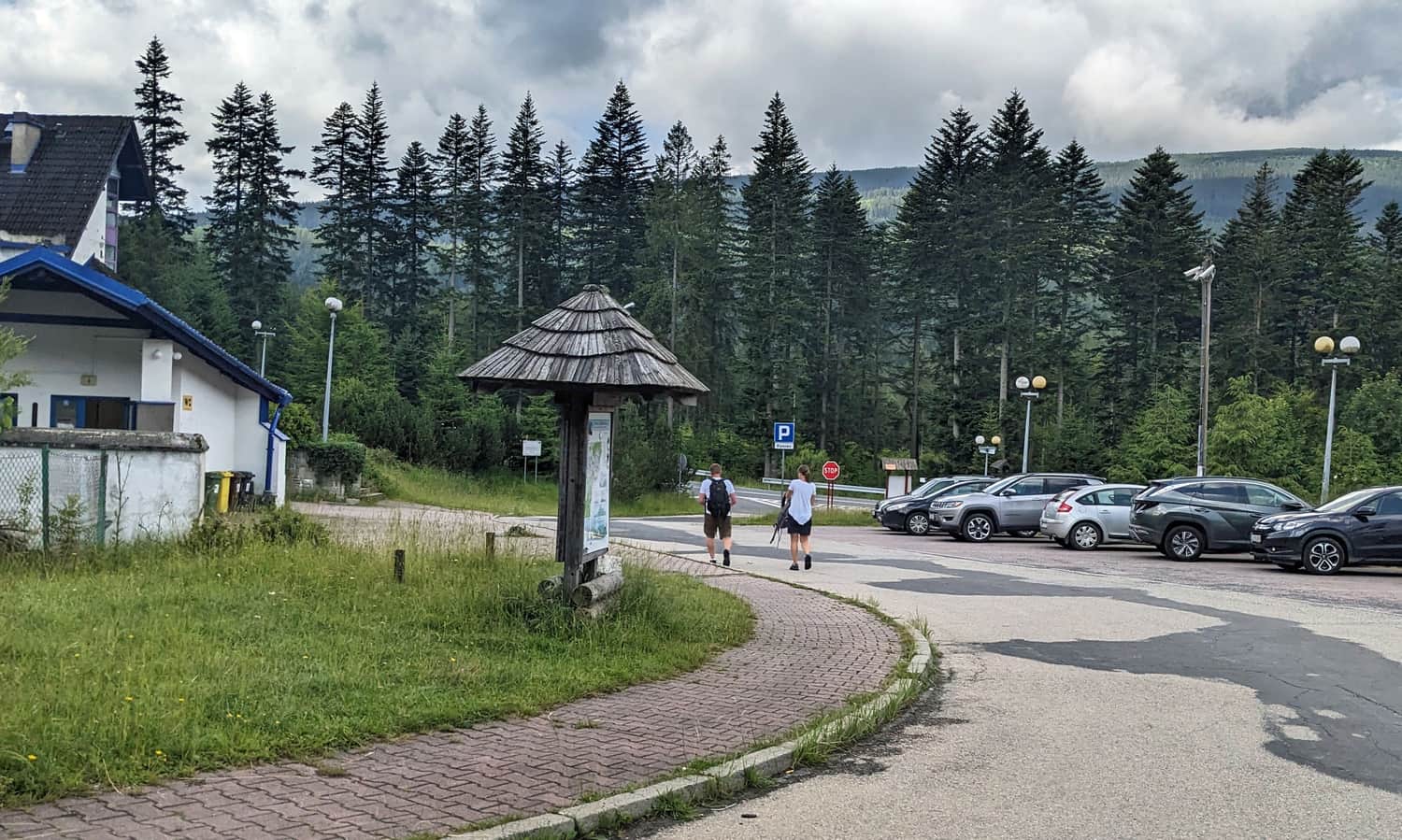 Granicznym szlakiem na Pilsko. Parking na Przełęczy Glinne