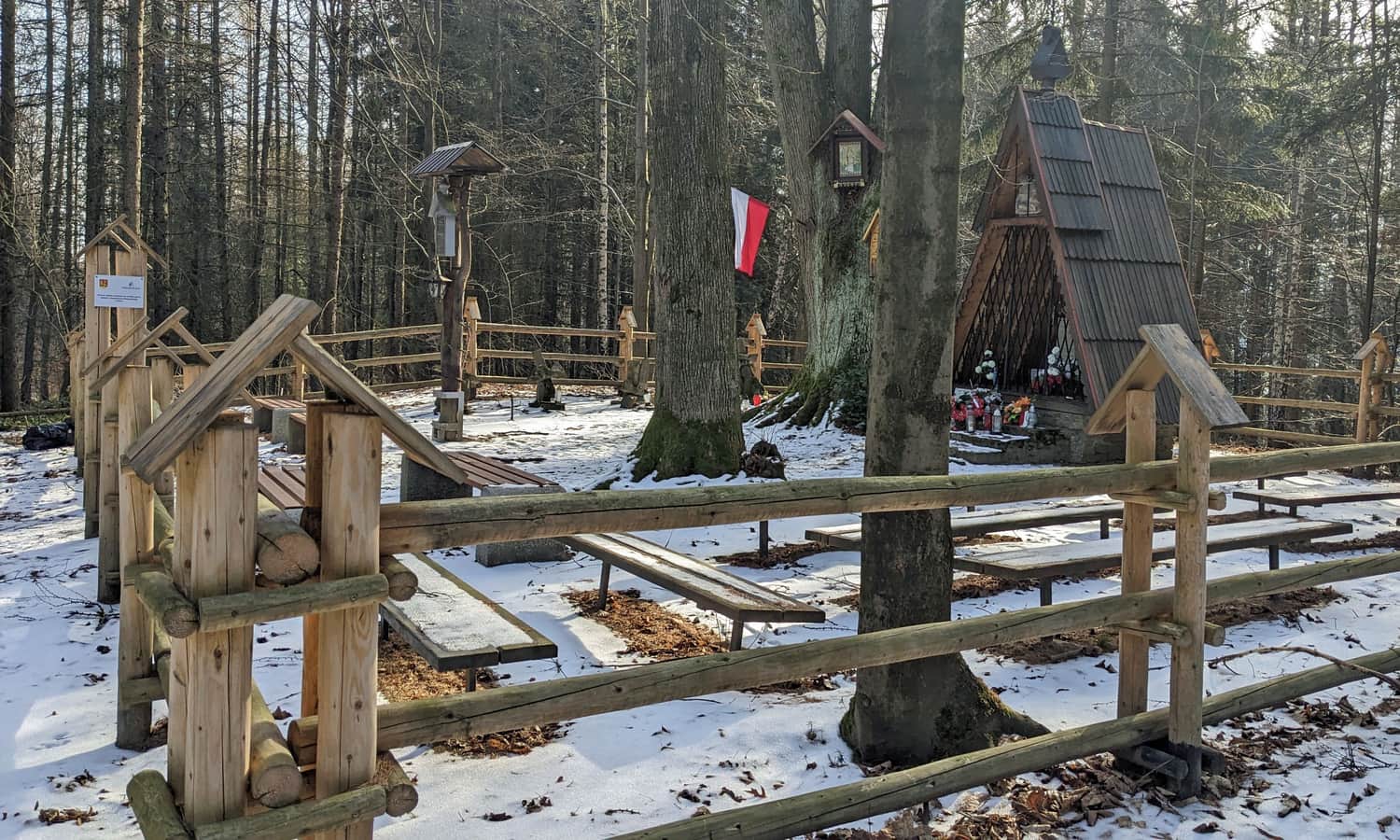 Las Groby. Kaplica św. Michała i mogiły konfederatów barskich.