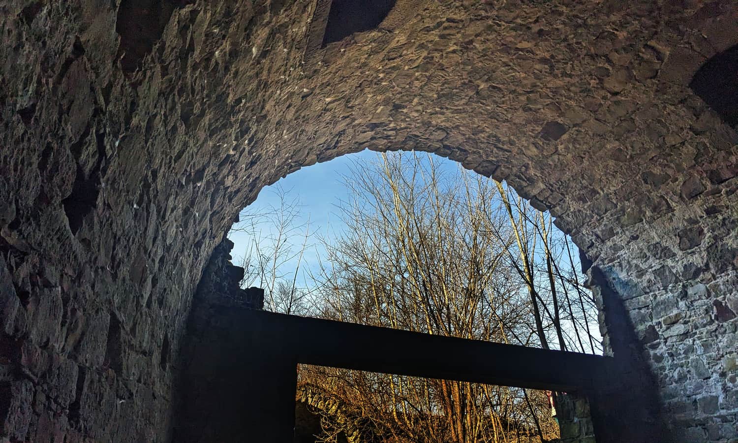 Zamek Dolny w Rożnowie - we wnętrzu bastionu