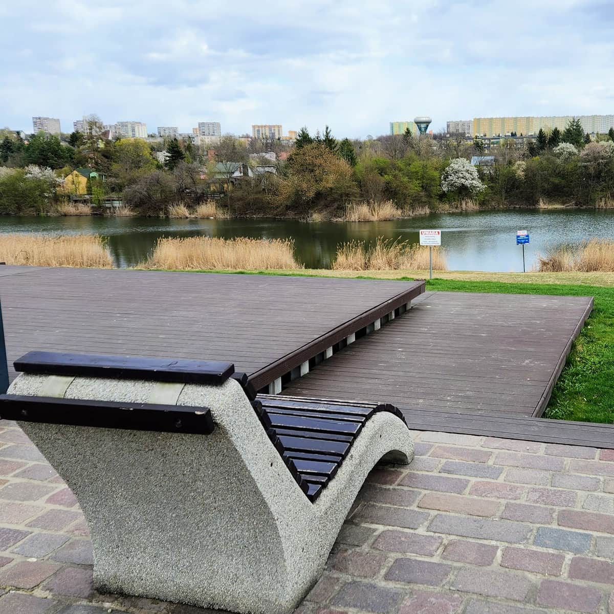 Miejsce do wypoczynku i rekreacji przy malowniczym zbiorniku Kantoria