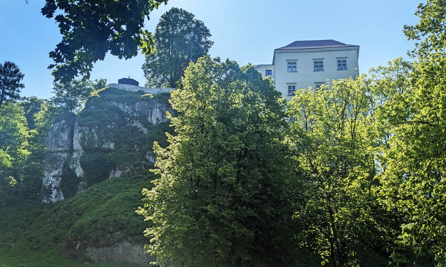 Zamek w Pieskowej Skale - owiana legendą o najwierniejszym przyjacielu Skała Dorotki 