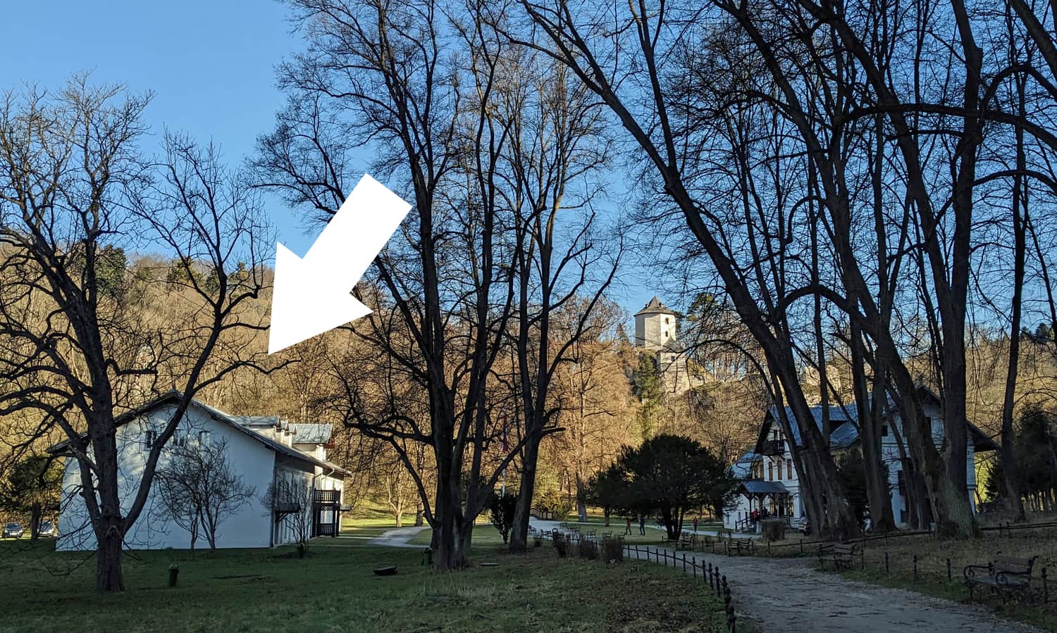 Budynek, w którym mieści się ekspozycja przyrodnicza Ojcowskiego Parku Narodowego