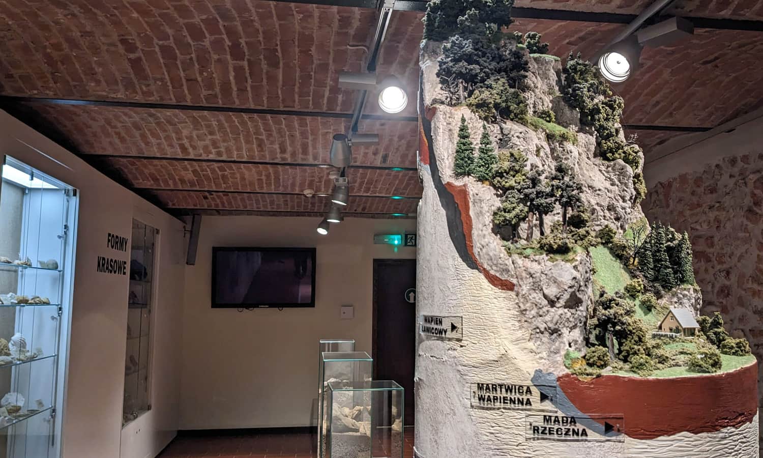 Ekspozycja przyrodnicza Ojcowskiego Parku Narodowego - sala geologiczna
