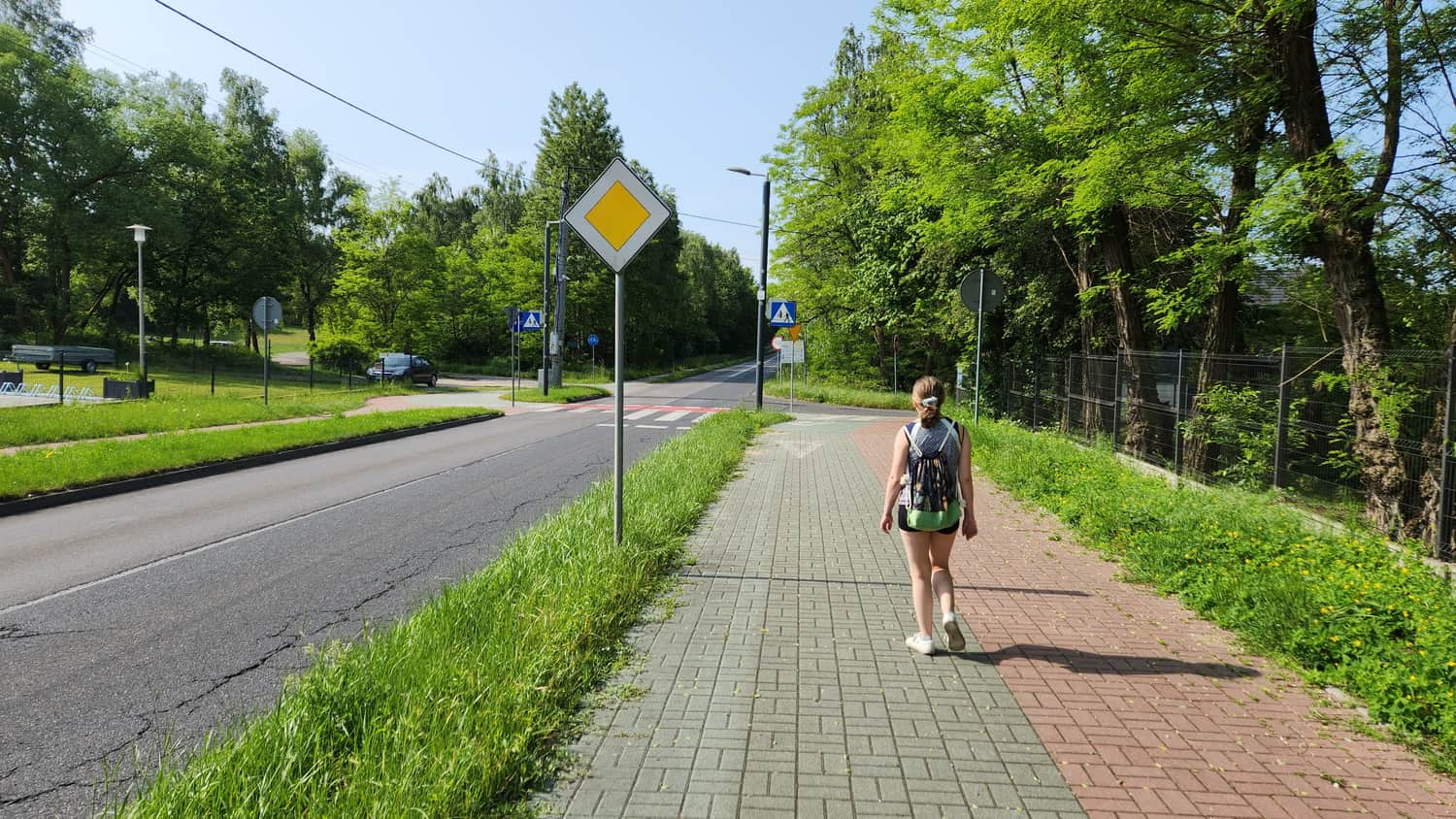 Dojście z Olsztyna pod wzgórze Biakło