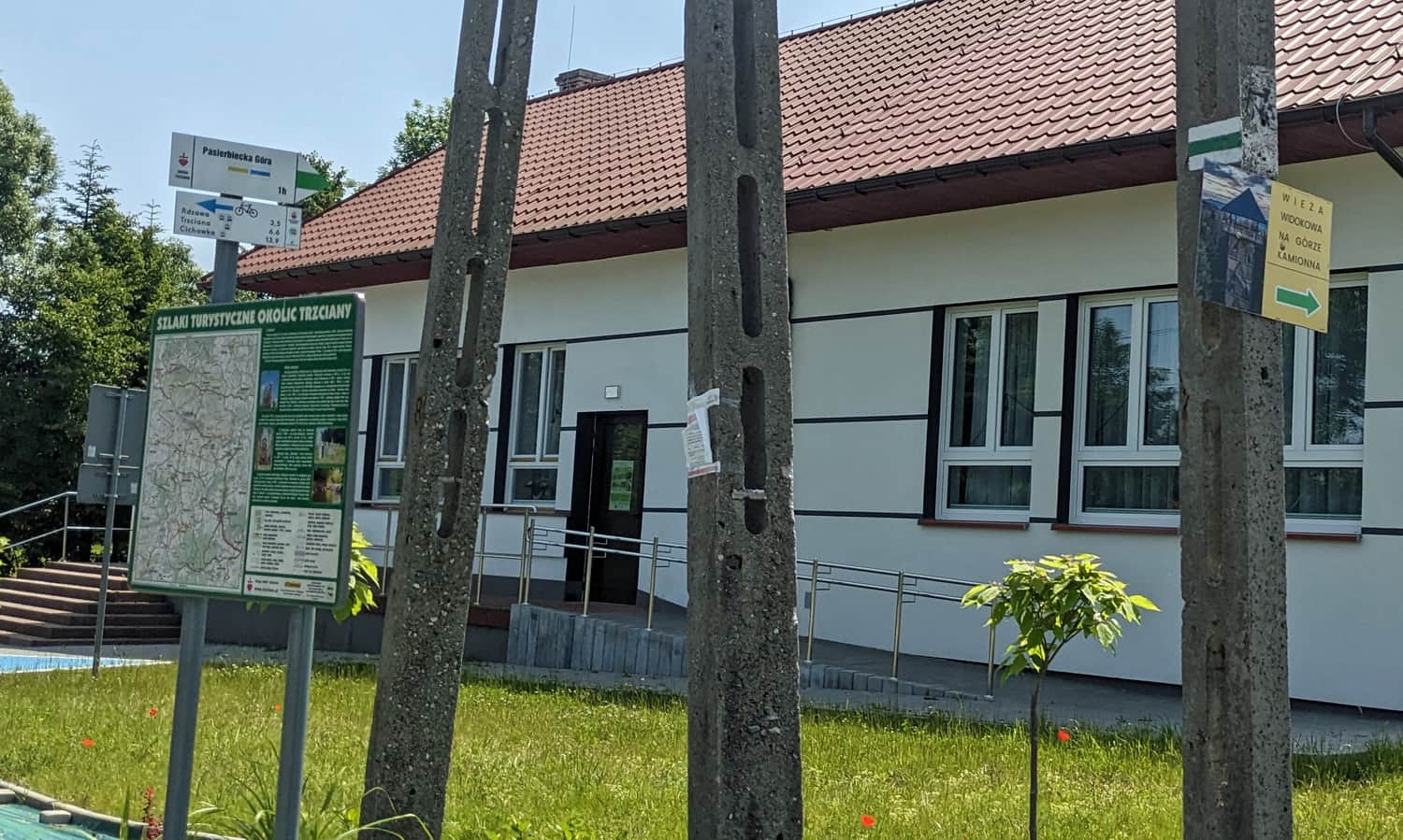 Kamionna, początek zielonego szlaku na Pasierbiecką Górę (i dalej na wieżę widokową na szczycie Kamionnej)