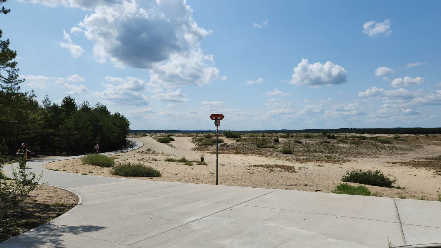 Pustynia Błędowska, ścieżka pieszo-rowerowa