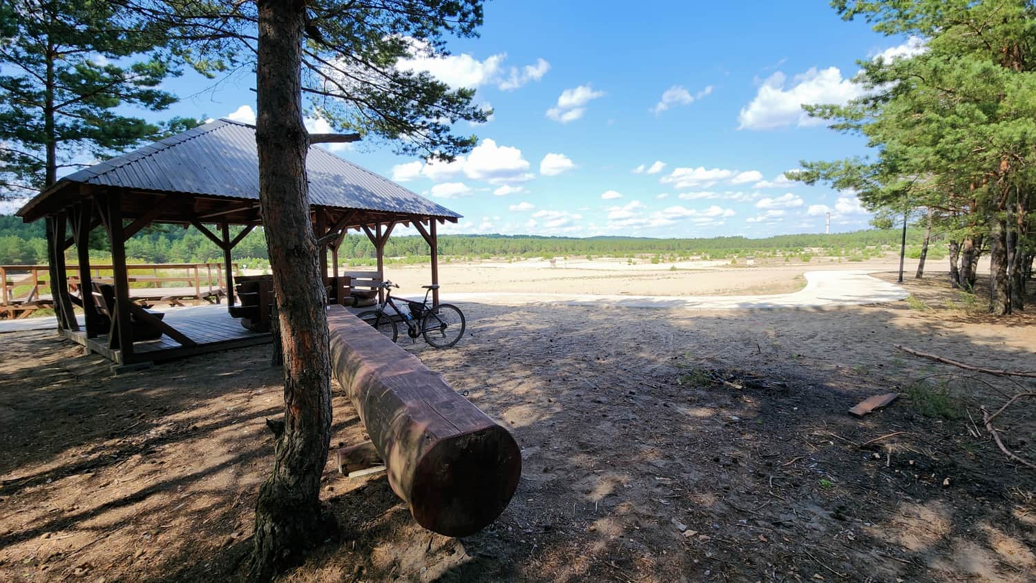 Pustynia Błędowska, wiaty do odpoczynku