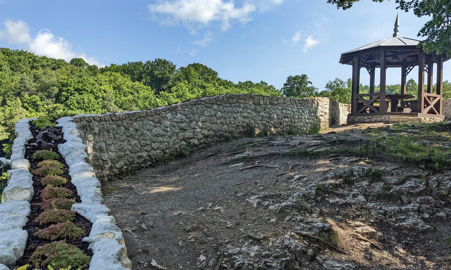 Zamek Pieskowa Skała. Altana na skale Dorotki