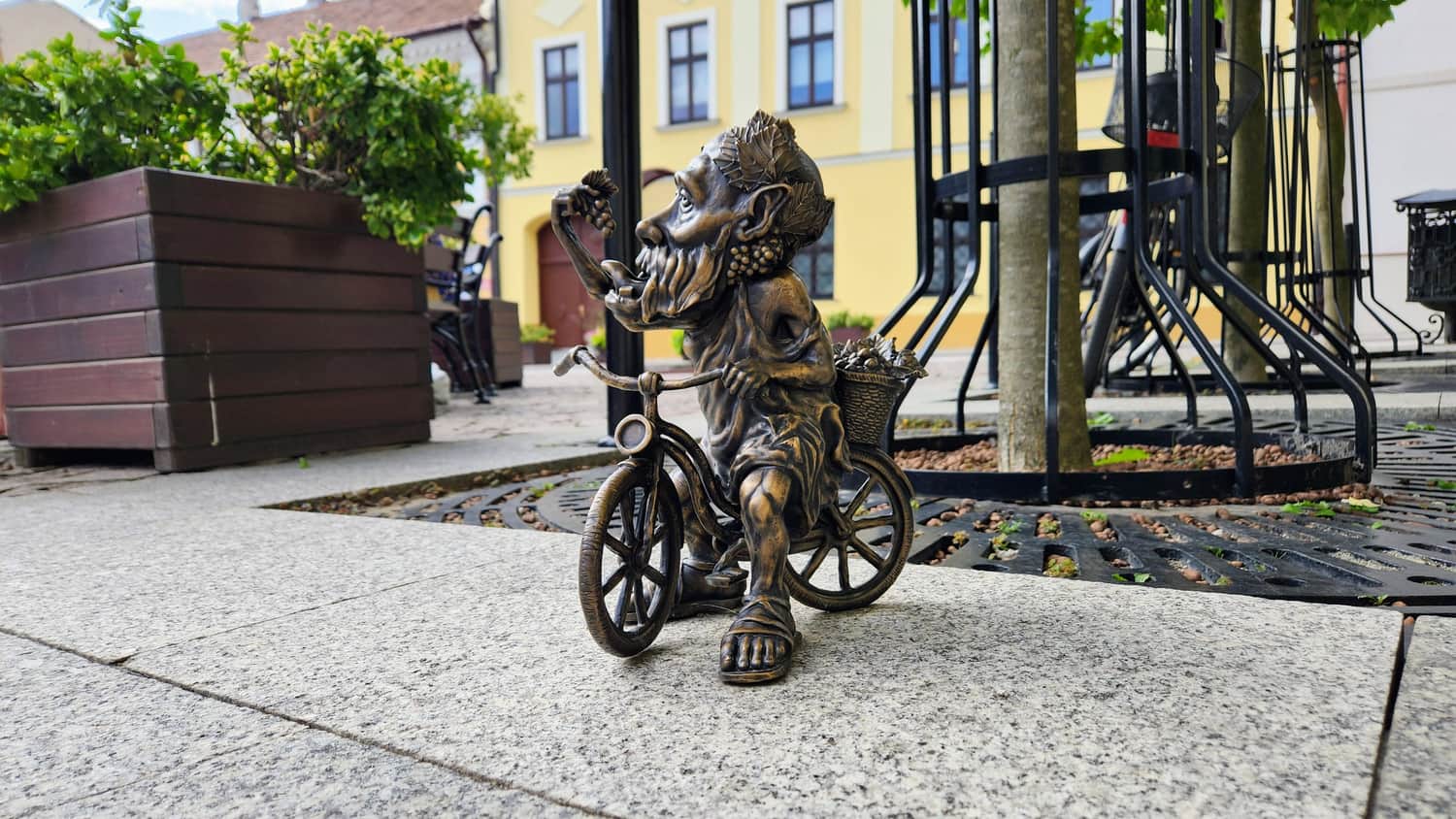 1. Bachus - Plac Kazimierza Wielkiego 