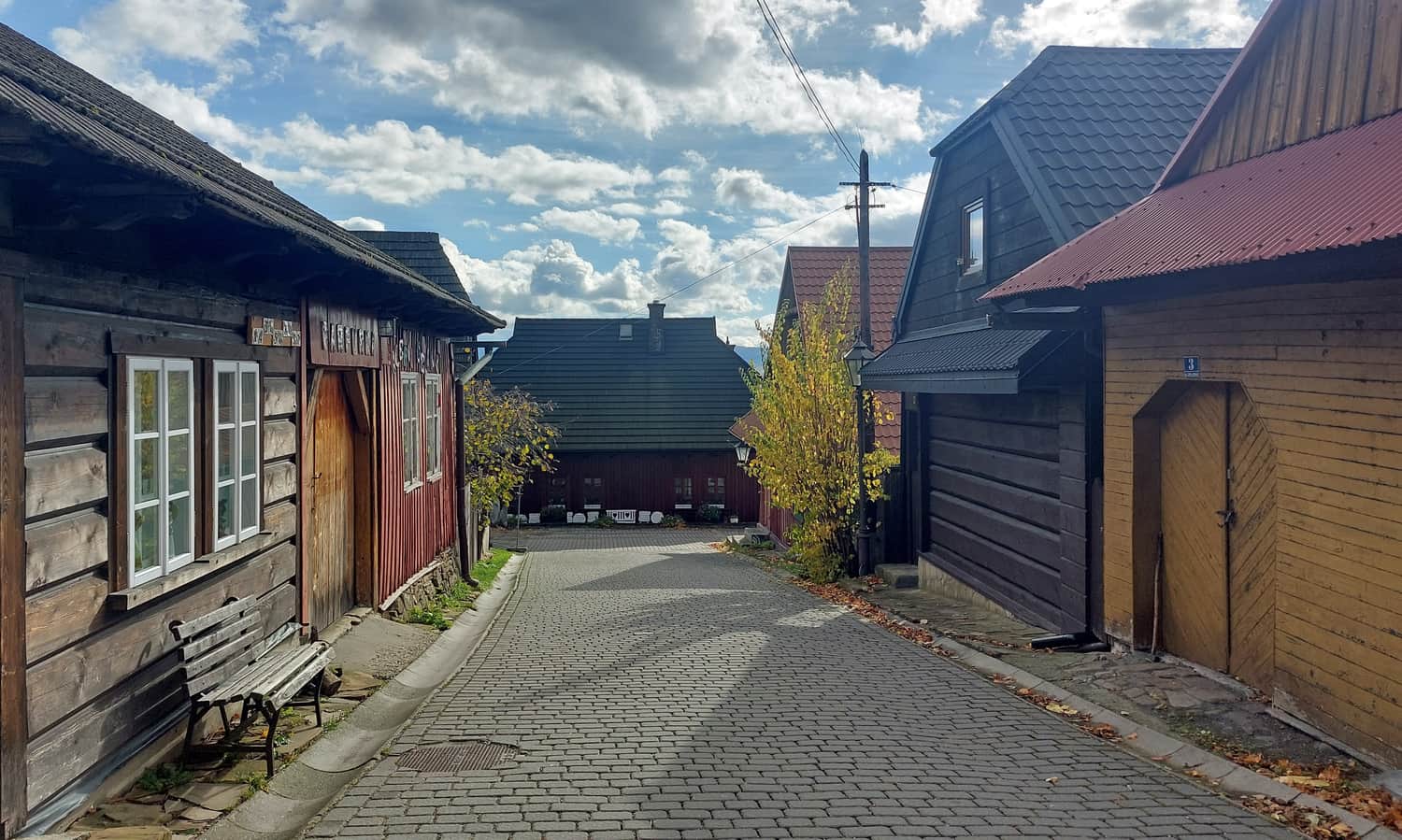 Lanckorona. Jedna z wielu uroczych uliczek za dnia... (Fot. Michał Raś)
