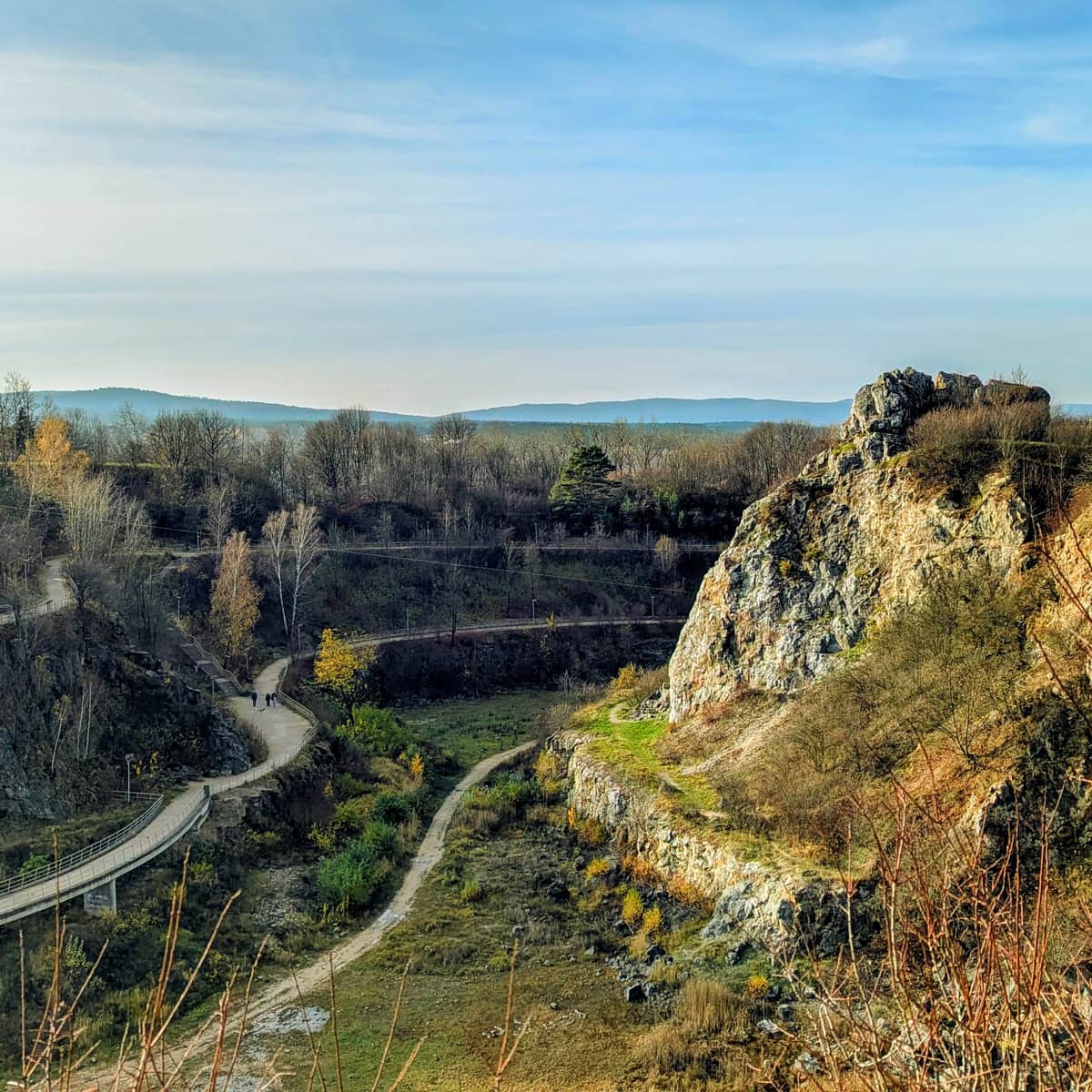 Kadzielnia - dawny kamieniołom położony niedaleko centrum Kielc