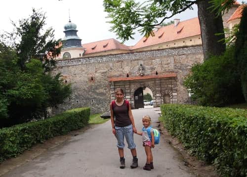 Przed Zamkiem na Pieskowej Skale