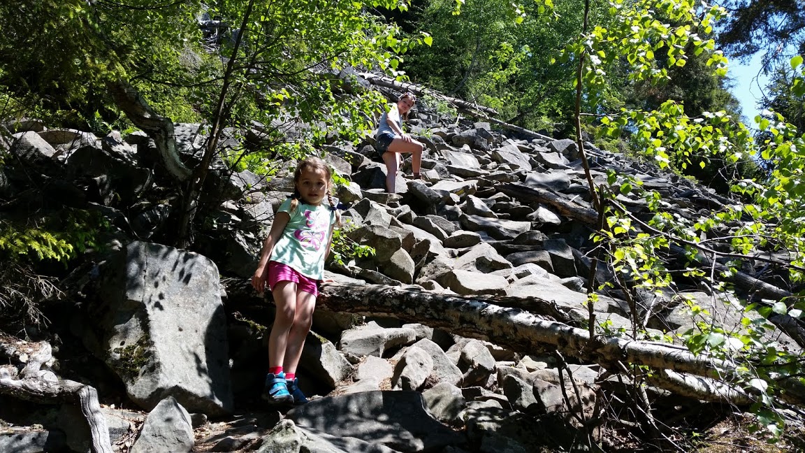 Yellow Trail to Luboń Wielki - Borkowski's Path: rocky debris, photo by Ula