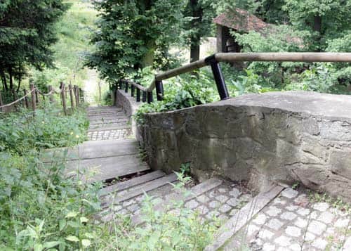 zejście na niższe tarasy ogrodów