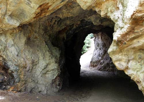 skalny tunel przy J. Pupurowym
