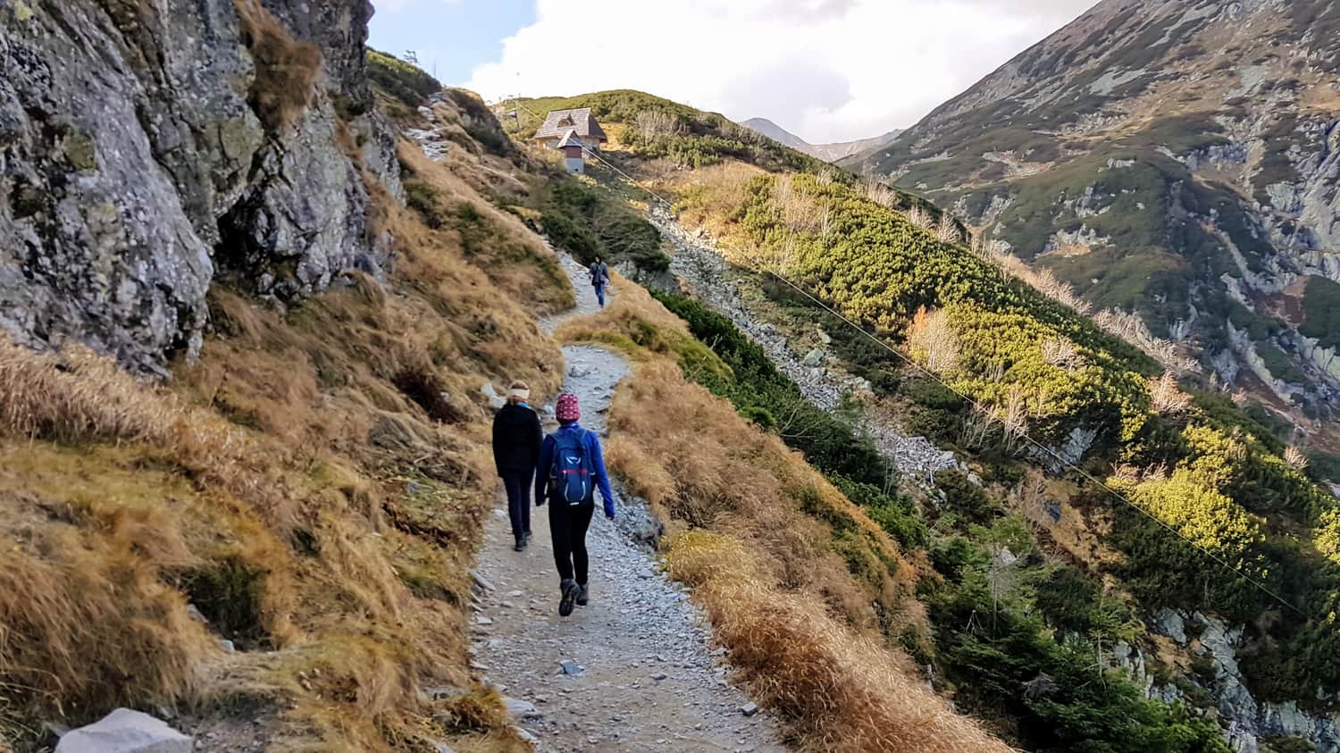 Trail to the Valley of Five Lakes