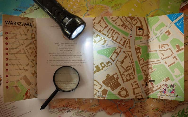 W orientacji pomogą nam mapki na wewnętrznych stronach okładki