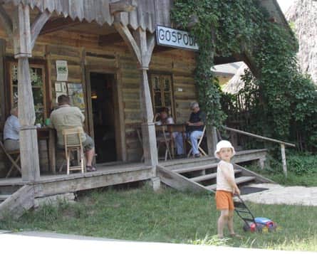 Guciów - w ogrodzie