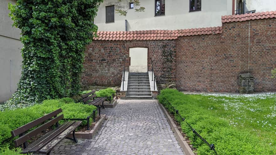 Fragment of defensive walls and passage from Hungarian Square to Forteczna Street