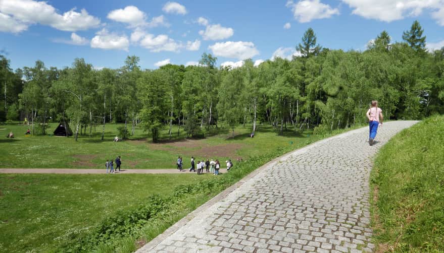 Piłsudski Mound - Road to the mound