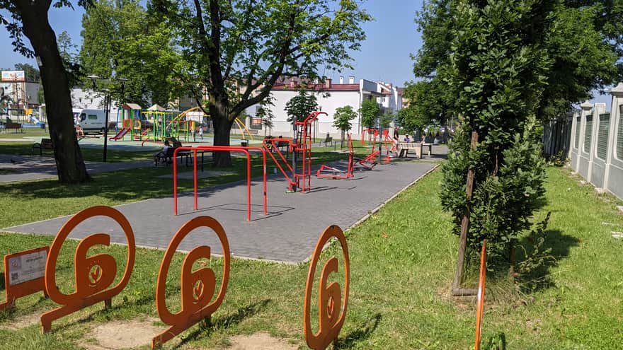 Strzelecki Park - Gym and bike racks