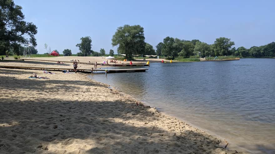 Przylasek Rusiecki - plaża w godzinach porannych