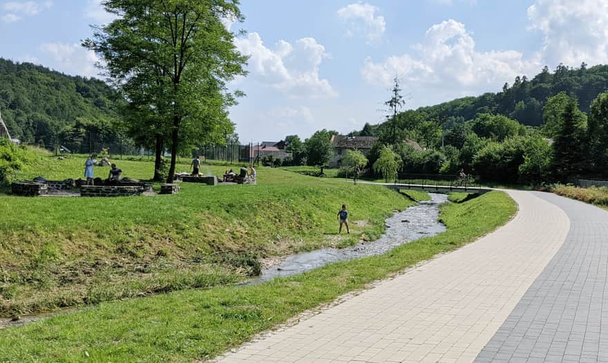 Dolina Pstrąga - park w miejscowości Dubie