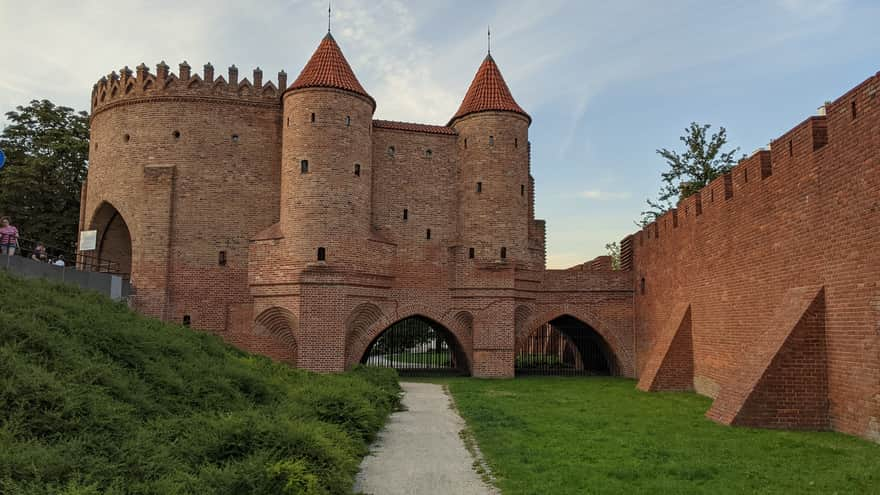 Defensive walls Warsaw - Barbican