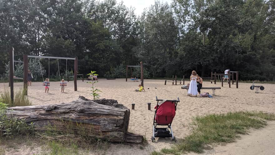 Plaża Praska w Warszawie - plac zabaw w pobliżu plaży