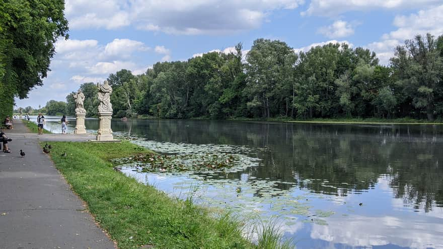 Wilanów Lake - walking paths