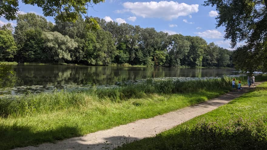 Wilanów Lake - walking paths