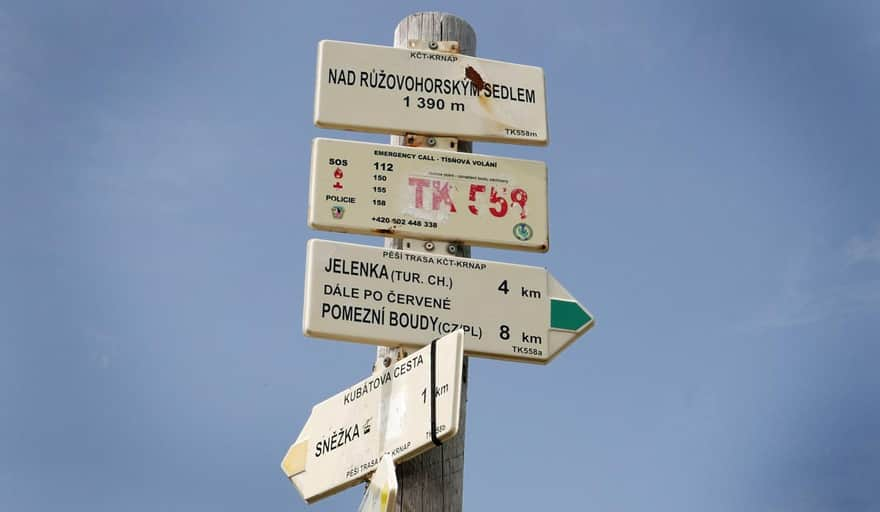 Travers to Śnieżka - intersection of the green and yellow trails