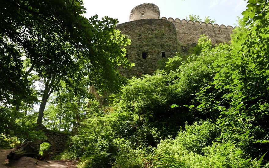 Zamek Chojnik - boczna brama przy Schodach Kunegundy