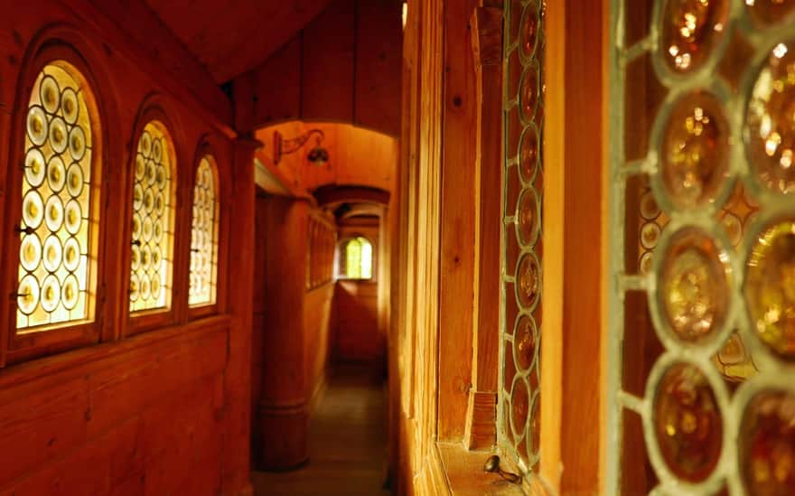 Świątynia Wang w Karpaczu Górnym - wnętrze, krużganki