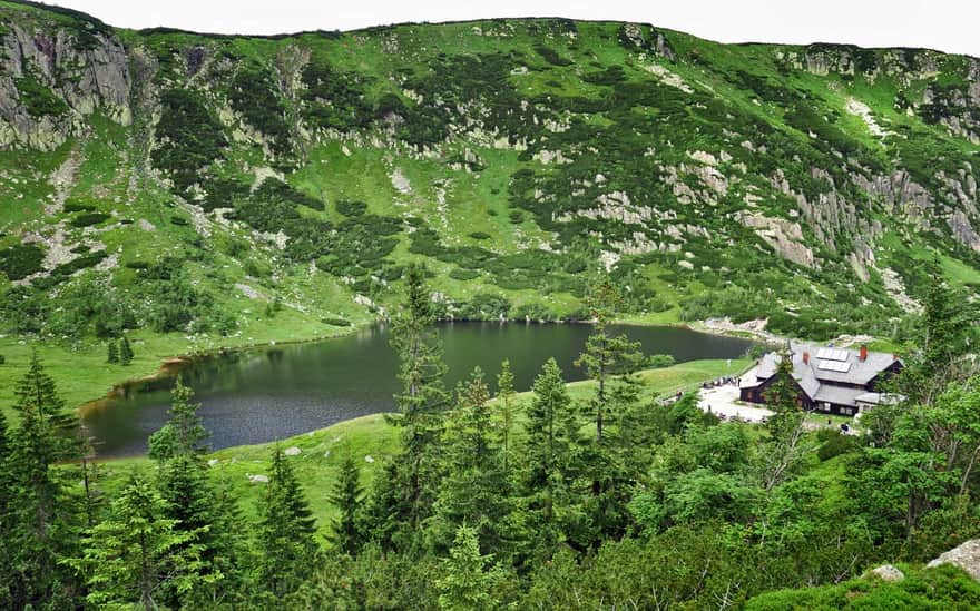 Samotnia Shelter above Mały Staw