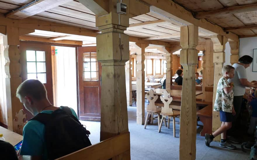 Samotnia Shelter above Mały Staw - interior