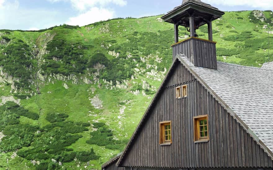 Samotnia Shelter above Mały Staw - characteristic bell tower
